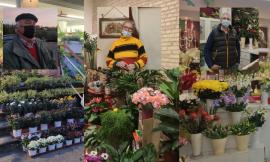 Macerata, i fiori non appassiscono in zona rossa: "aiuto psicologico per superare la quarantena" (FOTO)