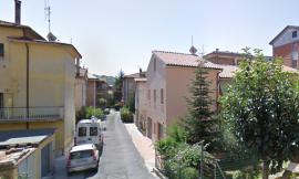 Tolentino, si abbatte un edificio danneggiato dal sisma in via Pasubio: come cambia la viabilità