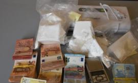 Civitanova, quasi un chilo di cocaina e 18mila euro nascosti in casa: in manette barista 32enne