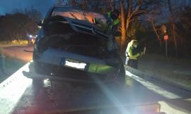 Macerata, finisce fuori strada con l'auto: cinquantenne in gravi condizioni (FOTO)
