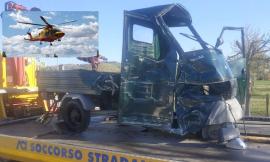 Treia, si ribaltano con l'apecar in contrada San Marco Vecchio: un ragazzo trasportato a Torrette (VIDEO)