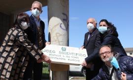 Civitanova, la targa dell'ex Liceo scientifico trasloca: al via i lavori di demolizione della scuola (VIDEO e FOTO)