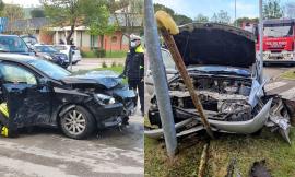 Tolentino - tremendo schianto tra due auto in viale Brodolini: una donna soccorsa in eliambulanza (FOTO)