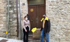 Pacchi solidali consegnati alle case famiglia di Cingoli: il dono della Coldiretti