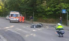 Macerata, investito da uno scooter in via Mugnoz: interviene il 118 (FOTO)