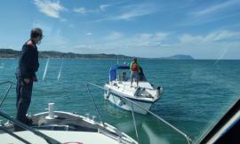 Civitanova, sos in mare per un'imbarcazione col motore in avaria: soccorso un uomo