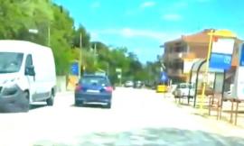 Ubriaco alla guida imbocca la rotatoria contromano e si schianta: denunciato 46enne (VIDEO)