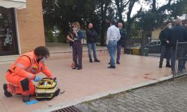 Macerata, agguato in via Roma: ragazzo accoltellato e aggredito da quattro persone, sono in fuga (FOTO)