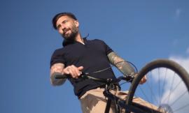 Civitanova, ecco lo spot con Vittorio Brumotti: svelato il mistero della "Vitamina Mare" (VIDEO)