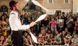 Recanati si apre agli artisti di strada: saranno sei le postazioni in tutto il centro storico