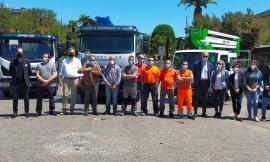 Civitanova, 10 nuovi automezzi per il Comune: la consegna della chiavi con il sindaco Ciarapica