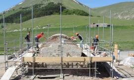 Chiesa della Madonna della Cona, proseguono i lavori: in ultimazione la nuova struttura a botte (FOTO)