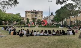 Mogliano, festa di fine anno con canti e balli al parco per gli studenti della “Giovanni XXIII”