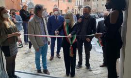San Severino, gli artisti Gobbi e Crocenzi insieme nella mostra "Come funamboli sul filo sospesi"