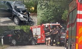 Civitanova, pauroso scontro tra due auto: una prende fuoco, sul posto 118 e vigili del fuoco (FOTO)