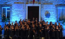 Civitanova, doppio appuntamento al varco sul mare: esibizioni del coro polifonico e del circo-teatro