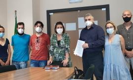 Tolentino, "No al forno crematorio": raccolta firme consegnata in Comune