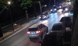 Attimi di paura a Macerata, suv contromano in viale Leopardi: pericolo scampato