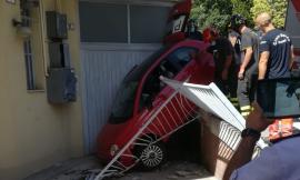 Macerata, rocambolesco incidente in via Cincinelli: tanta paura per una giovanissima (FOTO)