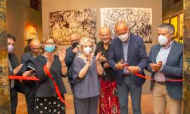 Civitanova, la febbre creativa di Carlacchiani: l'inaugurazione diventa performance