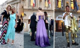 Macerata, grande stile allo Sferisterio per la prima dell'Aida: i look più belli e stravaganti (FOTO)
