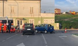 Civitanova, schianto fra tre mezzi lungo la Statale: giovane in sella allo scooter trasferito a Torrette (Video e Foto)