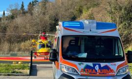 Appignano, perde il controllo della moto e cade: uomo soccorso in eliambulanza