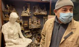 Lo scultore Grassettini celebra le Gabrielline: l'opera è  esposta sotto la Galleria Europa