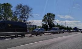 Civitanova, doppio incidente in superstrada, coinvolta anche una moto: tre le persone ferite