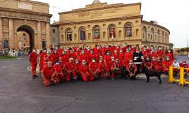 Macerata abbraccia la Croce Rossa: 100 volontari per i 100 anni dello Sferisterio (FOTO e VIDEO)