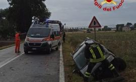 Montecassiano, auto sbanda e finisce in un fossato: un uomo al Pronto Soccorso