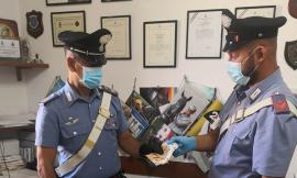 Macerata, alla vista dei militari ingoia ovuli di eroina: arrestato pusher 37enne