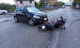 Macerata, scontro tra auto e moto in via Roma: centauro in codice rosso a Torrette (VIDEO e FOTO)