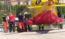 Pomeriggio choc sulle strade maceratesi: muore un 59enne, scooterista soccorso in eliambulanza