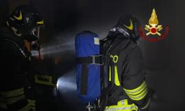 Tolentino, lascia sigaretta accesa vicino al materasso e si addormenta: a fuoco camera da letto