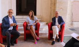 Marini esplora i molteplici utilizzi delle lettere: la mostra ai Musei Civici e al Politeama