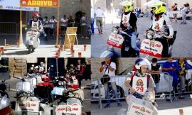 Macerata, il rombo delle vespe storiche anima il centro città: piloti da tutta Italia (FOTOGALLERY)
