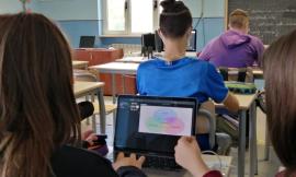 Pesaro, genitori no vax e no mask ritirano i figli da scuola: 33 alunni restano a casa