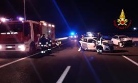 Schianto sulla A14, tre le vetture coinvolte: un ferito trasportato all'ospedale