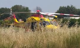 Pollenza, scontro tra due moto: interviene l'eliambulanza