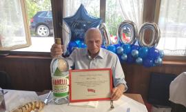 Festa a Treia per i 100 anni di Gildo Mosca: "Il Varnelli come segreto di longevità"