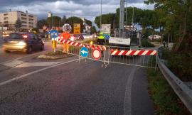 Macerata, cadono calcinacci dal cavalcavia di via Mattei: strada chiusa e traffico deviato