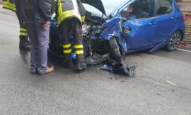 Macerata, violento scontro tra auto e bus: una donna trasportata al Pronto Soccorso (FOTO)