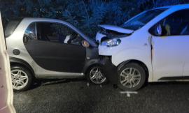 Macerata, scontro tra due auto e un furgone: traffico bloccato, due feriti in ospedale (FOTO)