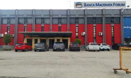 Macerata, lavori di ritinteggiaura per il Fontescodella: "Attenzione verso lo sport e le società"