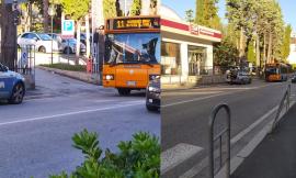 Macerata, si butta sotto il bus in corsa: 57enne travolto in via dei Velini. Trasferito a Torrette