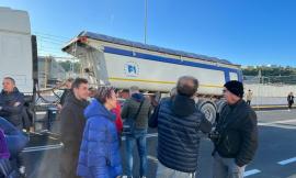 Sit-in dei "No Green Pass" ad Ancona: bloccato accesso al porto