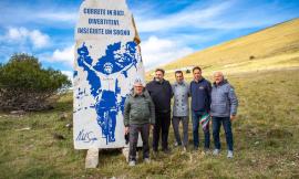 Sarnano, taglio del nastro per la stele dedicata a Michele Scarponi: presente Vincenzo Nibali