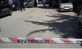 Aggredisce con un martello il "rivale in amore" per strada: arrestato 63enne