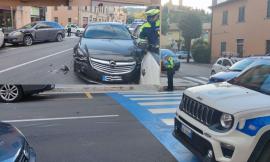 San Severino, carambola tra le auto parcheggiate dopo il tamponamento: 4 mezzi coinvolti (FOTO)